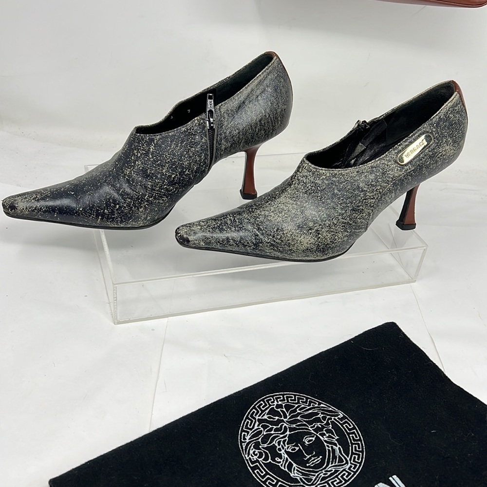 Gianni Versace Sz 37 US 7 Distressed Leather Ankle Shoe Booties Boots